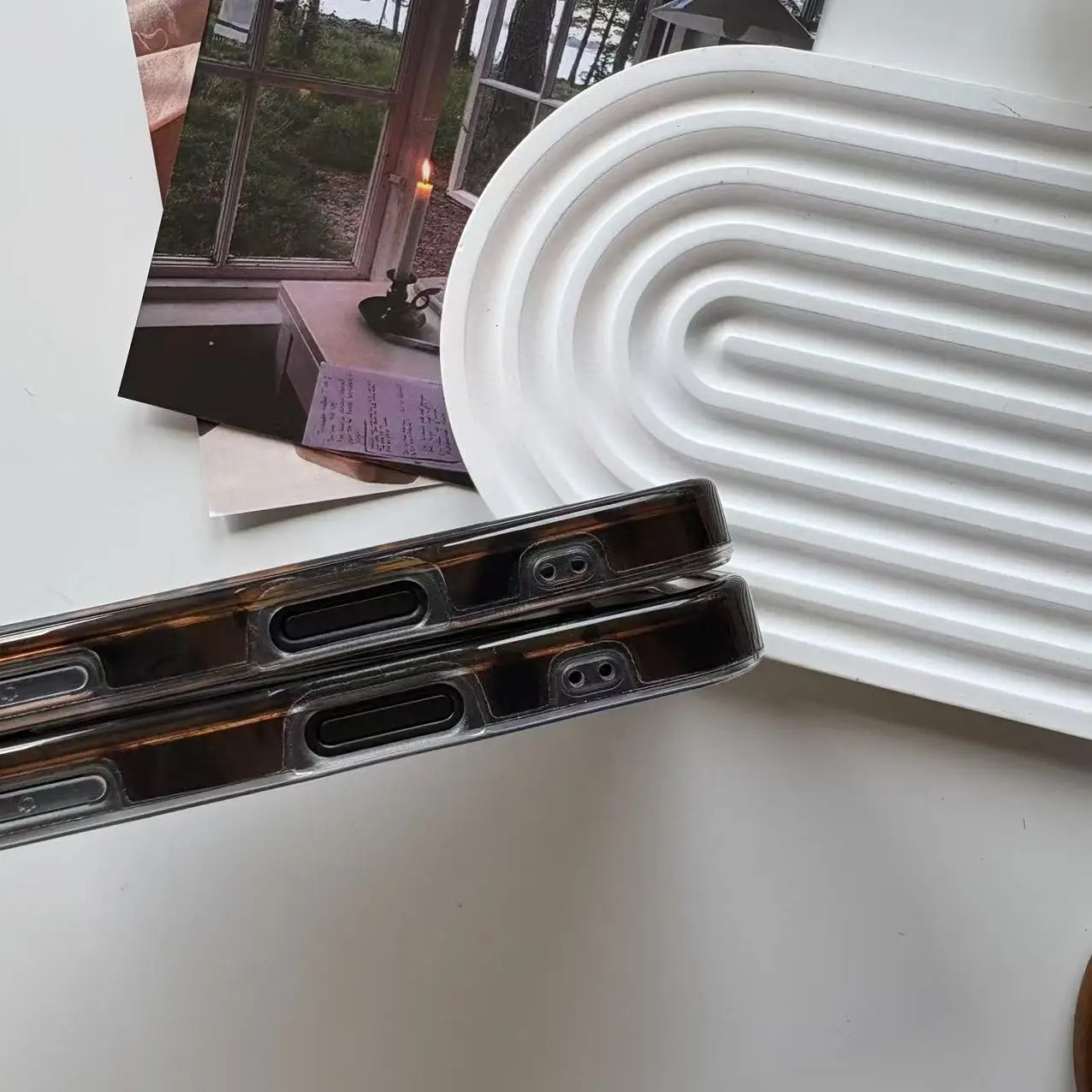 Luxury Retro iPhone Case — Amber Laser Pattern, Shockproof Soft PC+TPU Half-Wrapped Cover with Non-Slip Protection