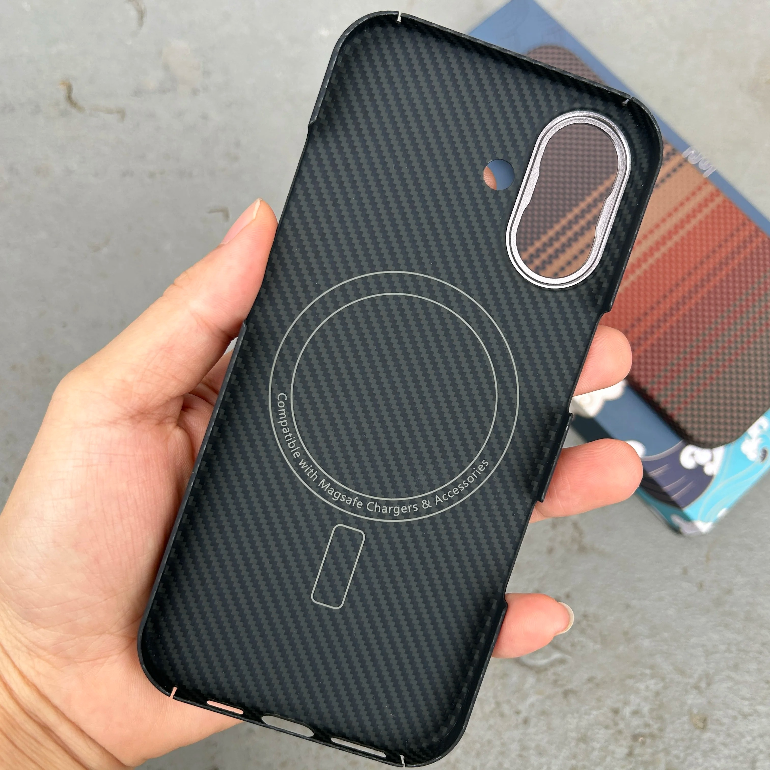 Luxury iPhone Case — Ultra-Thin Real Carbon Fiber MagSafe Cover with Aramid Kevlar Armor Protection, Matte Anti-Fingerprint Non-Slip Full-Coverage Design